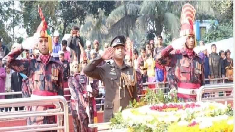শার্শায় বীরশ্রেষ্ঠ ল্যান্স নায়েক নূর মোহাম্মদ শেখের সমাধিস্থলে রাষ্ট্রীয় গার্ড অব অনার প্রদান...