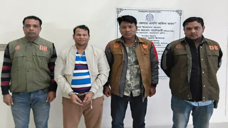 দিনাজপুর শহর আওয়ামী লীগ নেতা একাধিক মামলার পলাতক আসামী শেখ শ