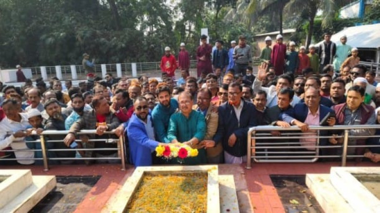 বিজয় দিবসে বীরশ্রেষ্ঠ নুর মোহাম্মদের সমাধিতে মফিকুল হাসান তৃ