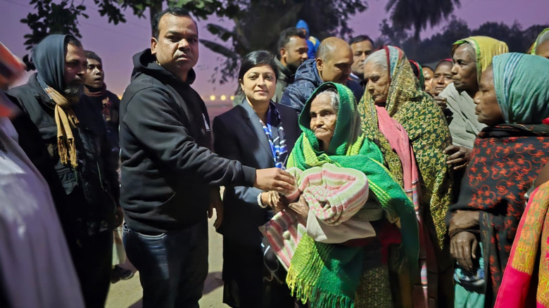 দিনাজপুরে শীতবস্ত্র পেল আদিবাসী শিং সম্প্রদায়