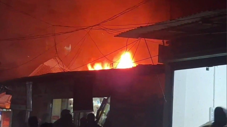 আশুলিয়ায় বসতবাড়িতে আগুন