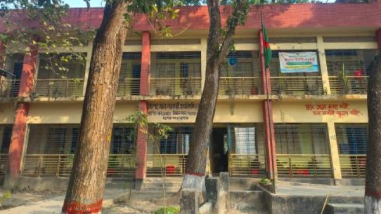 যশোরে ধোপাখোলা প্রাথমিক বিদ্যালয়ে ভর্তির টাকা আদায় অভিযোগ
