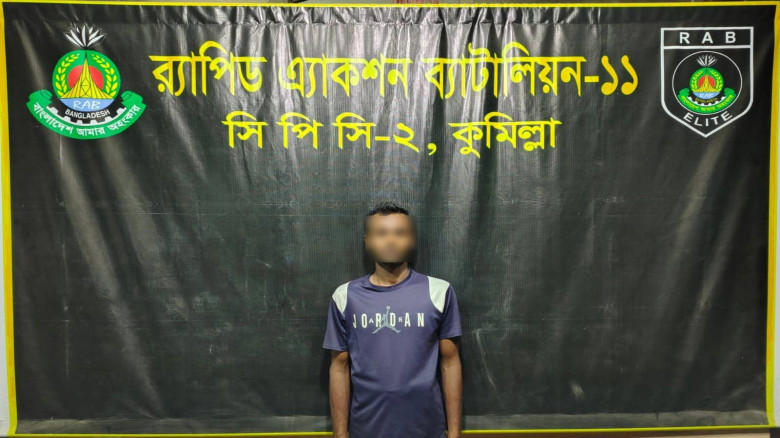 কুমিল্লায় র‍্যাবের পৃথক অভিযানে পিস্তল-গাঁজাসহ সাজাপ্রাপ্ত আ