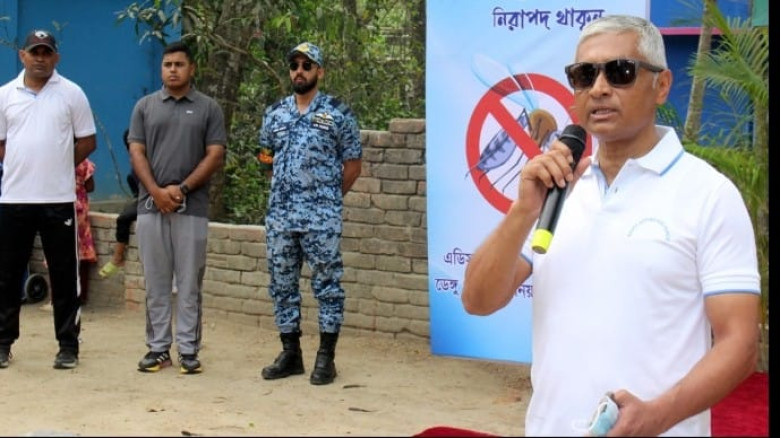 যশোর বিমান ঘাঁটি এলাকায় পরিচ্ছন্নতা কার্যক্রমের উদ্বোধন করলে